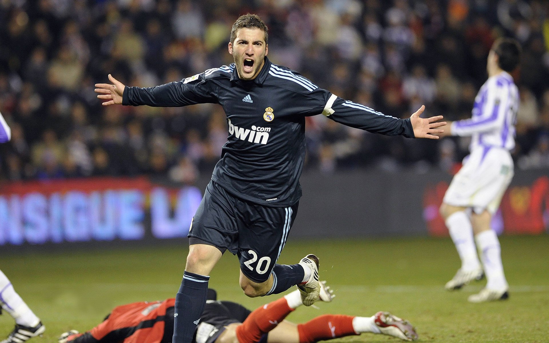 星空game平台-《英雄联盟》“全球预选”之战：荣耀归于谁？